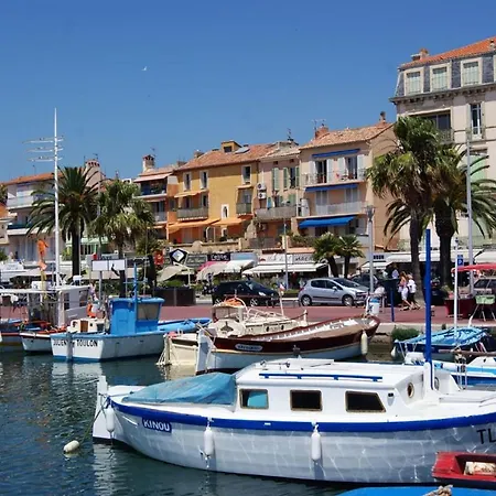 Very Functional With Sea View Daire Bandol