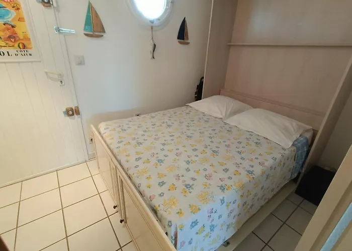 Very Functional With Sea View Бандоль