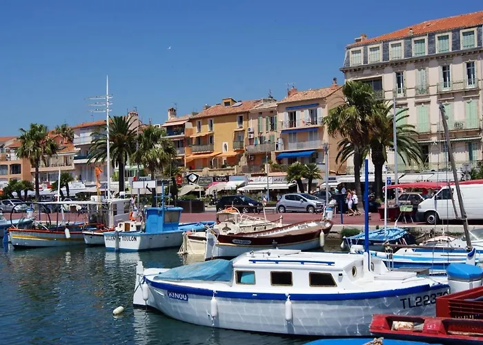 Very Functional With Sea View Daire Bandol